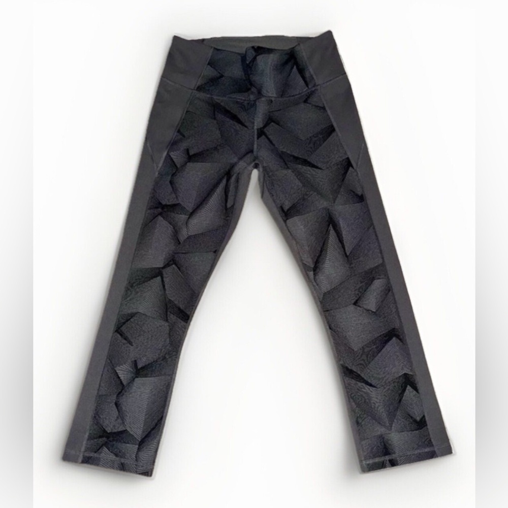 Under Armour medium Athletic cropped leggings Black Gray yoga gym workout crop